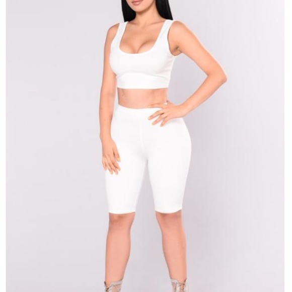 White crop & bike short (never worn) - Picture 1 of 2